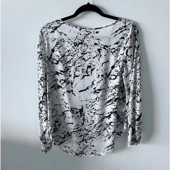 Vince Camuto Twist Front Long Sleeved Blouse Black and White Marble Print - Picture 2 of 6